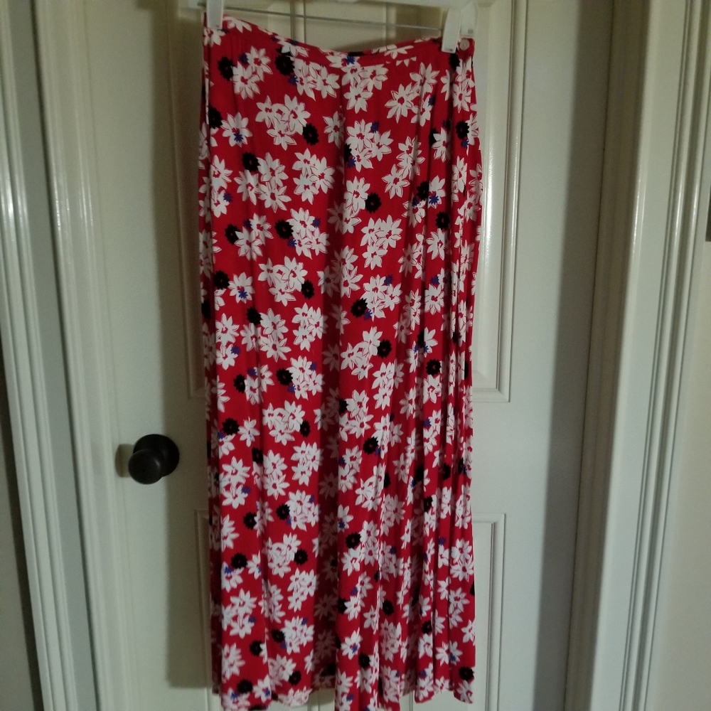 Ann Taylor LOFT skirt. Size 6 Excellent condition.